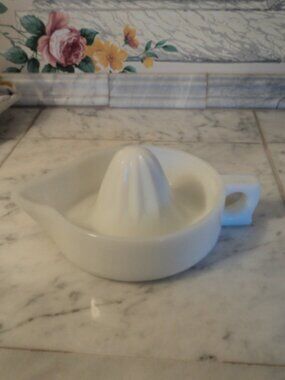 vintage milk glass SUNKIST juicer/reamer